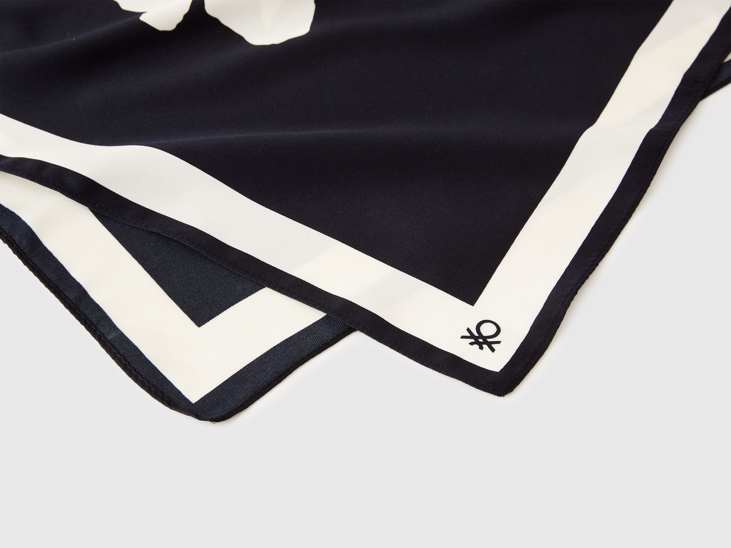 SQUARE SCARF Damen image number 2